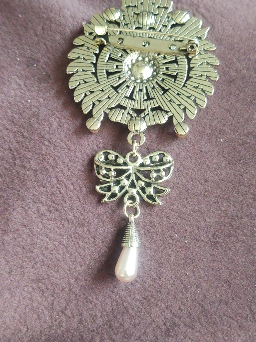 Vintage-Inspired Green Rhinestone Faux Pearl Drop Brooch